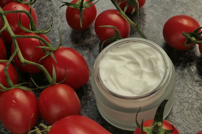 pomidorowy kojący krem do twarzy